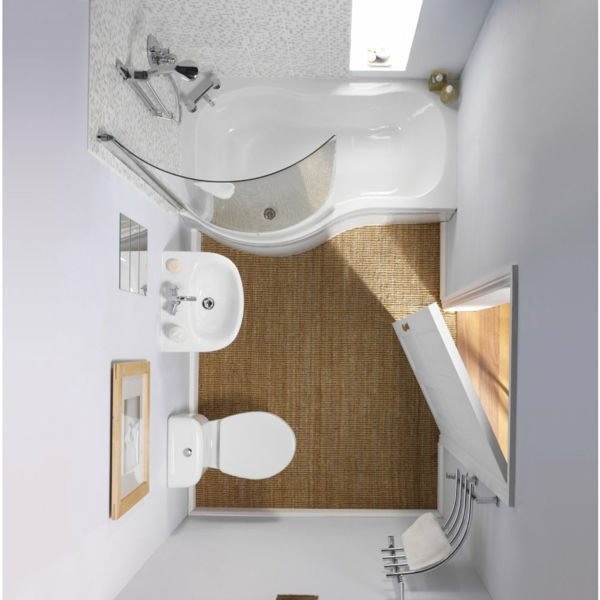 Phòng tắm nhỏ với tông trắng chiếm phần lớn, sàn lót thảm vàng nâu rất hài hoà, bồn tắm có vòi sen giúp người dùng tuỳ chọn sử dụng.